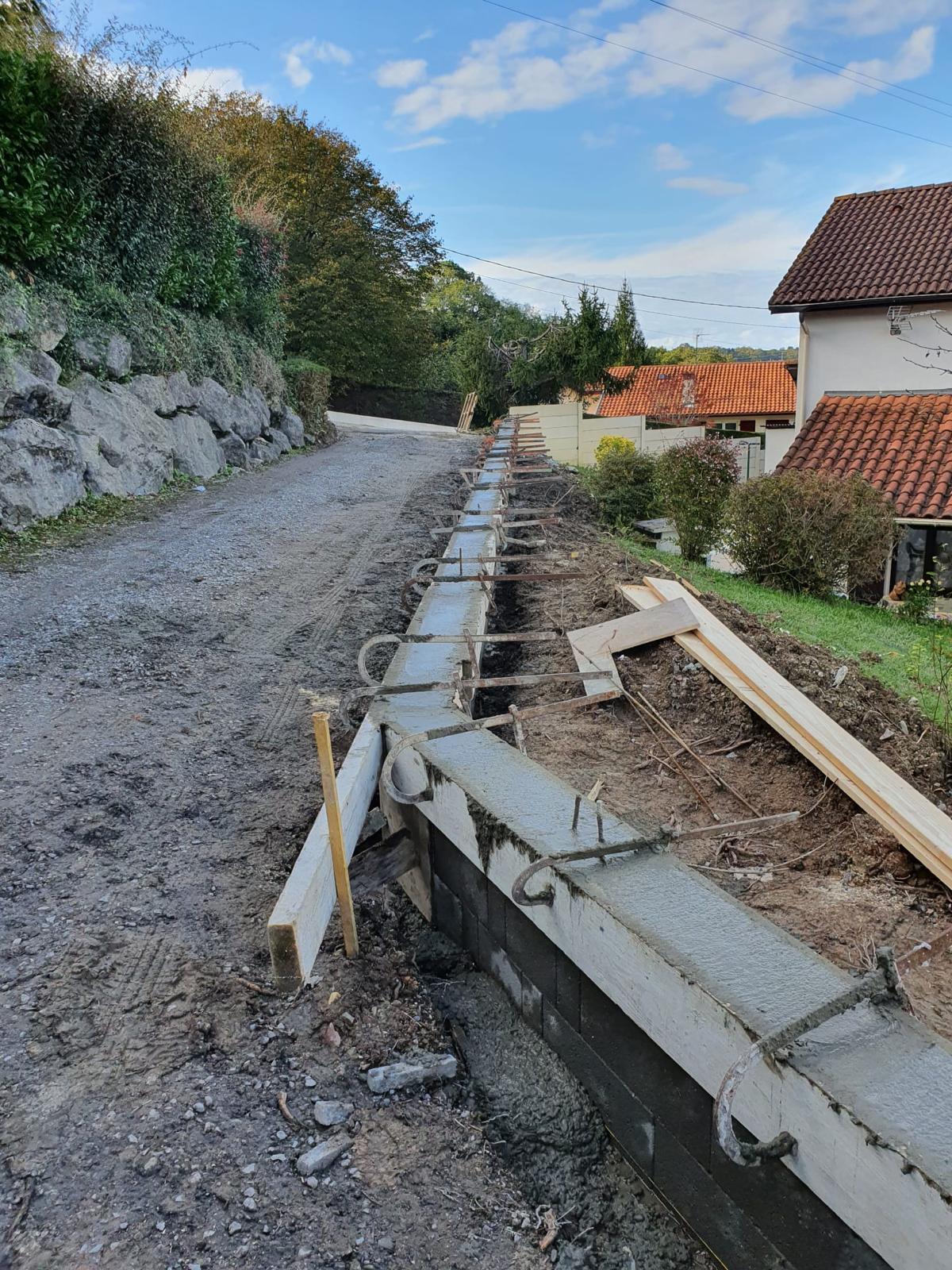 installation des fondations de la cloture